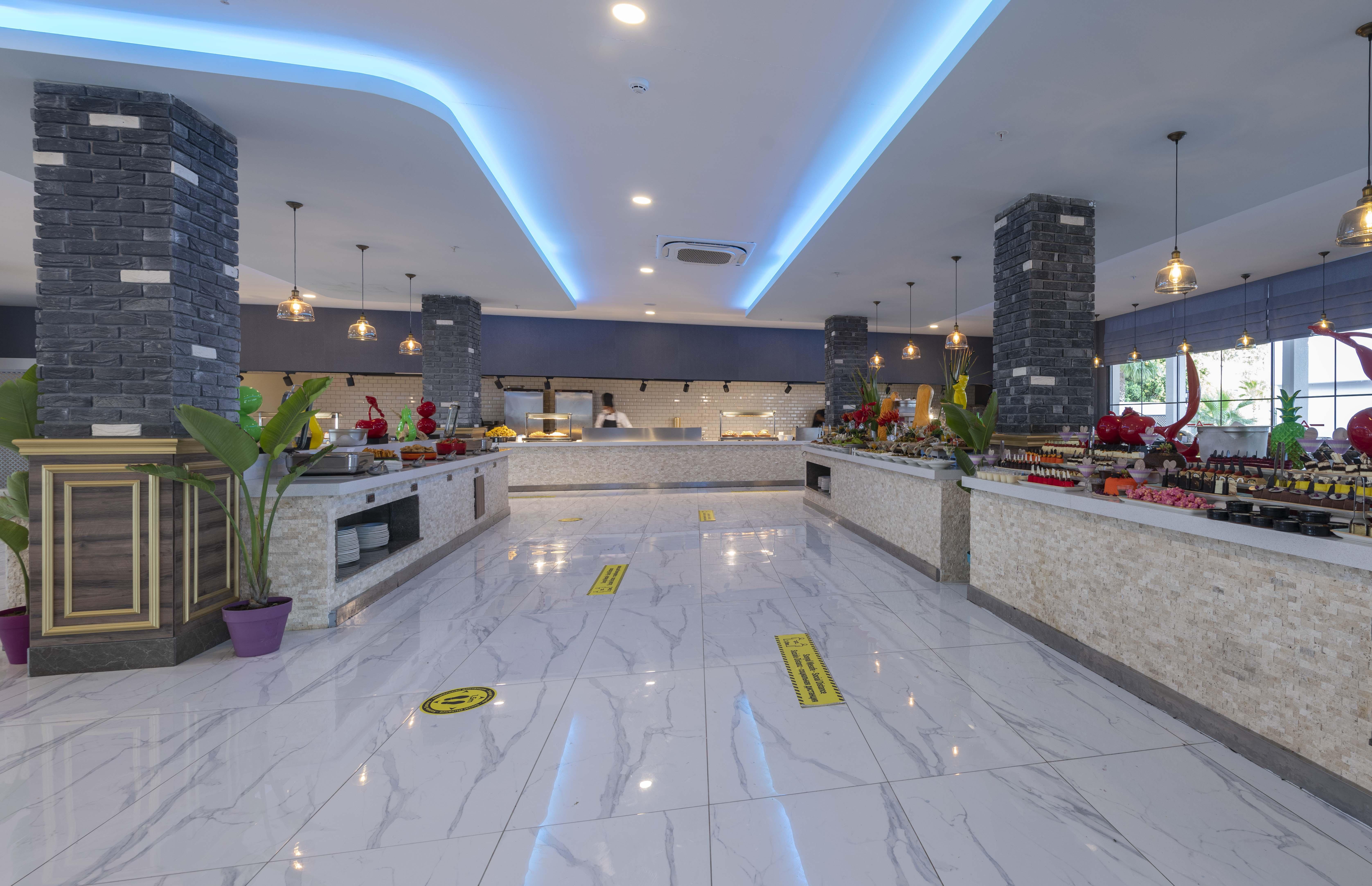 Royal Towers Lara Hotel Antalya Buitenkant foto